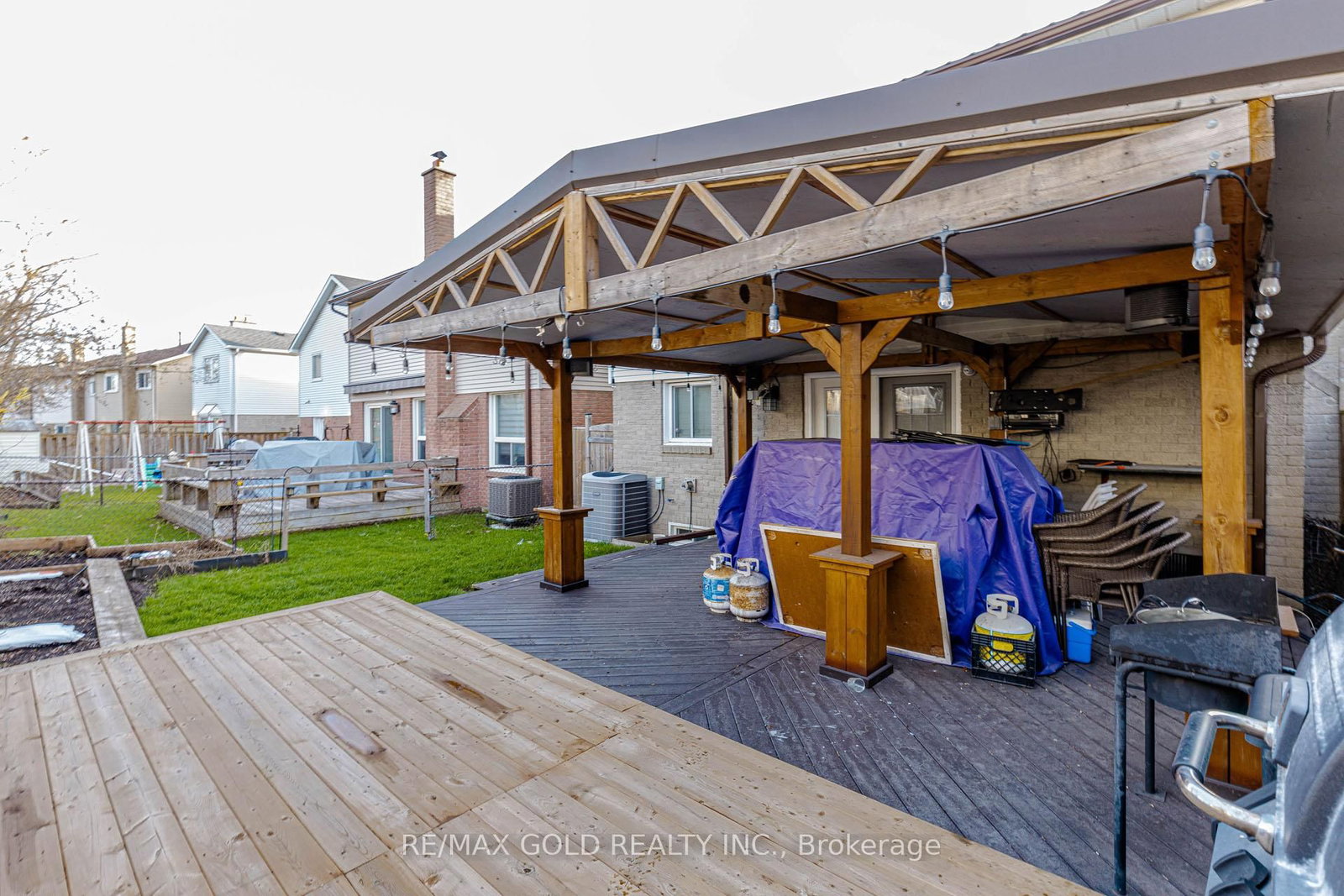 Detached House for sale at 6 Nutmeg Street, Brampton, Ontario, L6S 4A8 - Westgate - MLS: W13016060