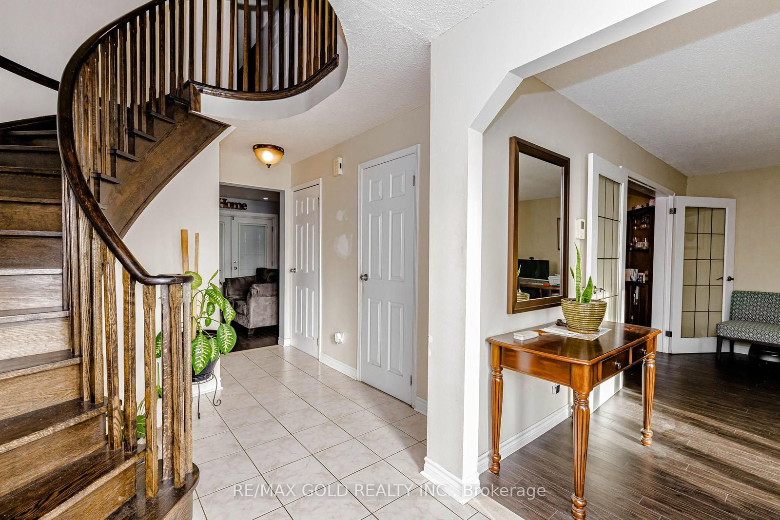 Detached House for sale at 6 Nutmeg Street, Brampton, Ontario, L6S 4A8 - Westgate - MLS: W13016060