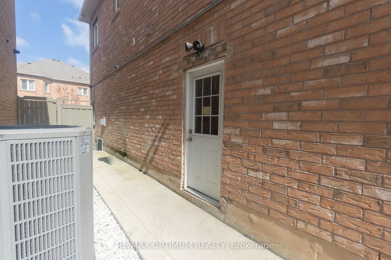 Basement - 3 Lampman Cres, Brampton, L6X 3A3 | Image 3