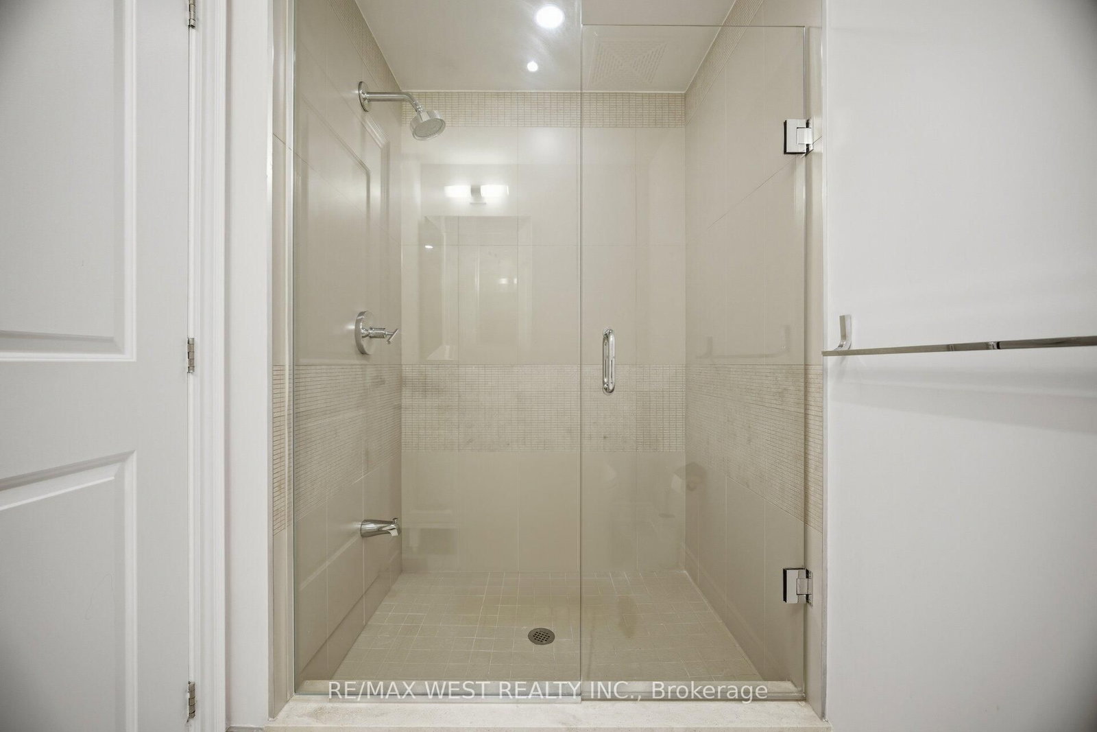 3500 Lakeshore Road W, Unit 825 - Photo 27