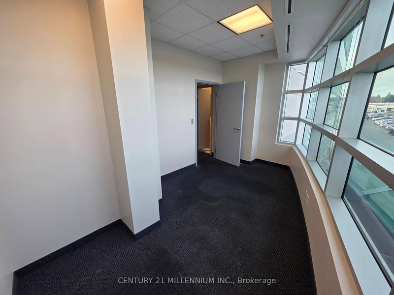 212 - 2250 Bovaird Dr E, Brampton, L6R 0W3 | Image 2