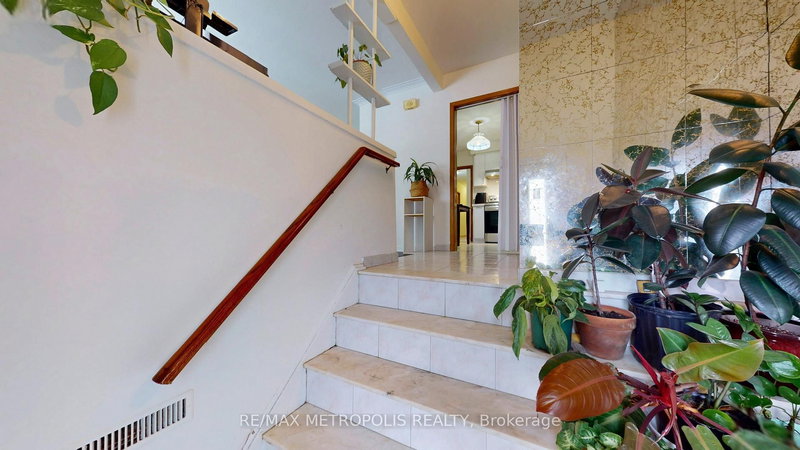 68 Paulvale Cres, Toronto, M3J 1K5 | Image 3