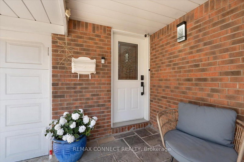 2491 Parmeer Dr, Mississauga, L5C 2Y3 | Image 3