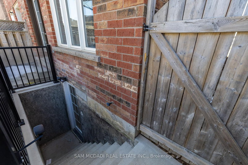 5489 Festival Dr, Mississauga, L5M 0G6 | Image 3