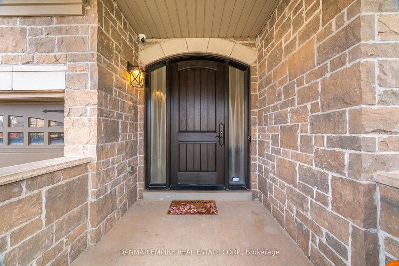 2118 Vineland Cres, Oakville, L6H 0J6 | Image 3