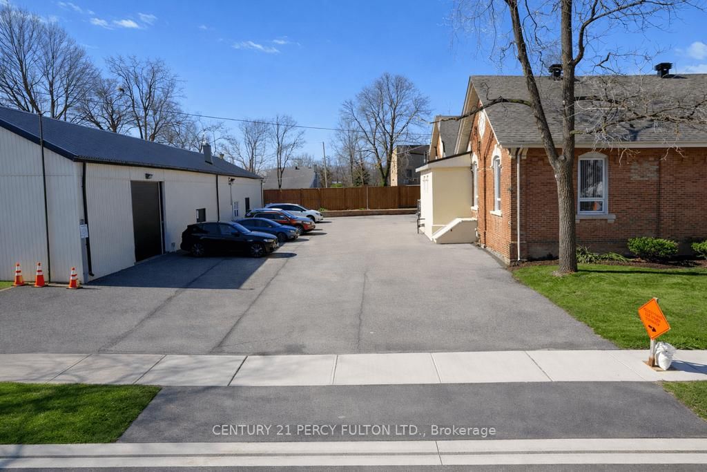 147 Queen Street W - Photo 5