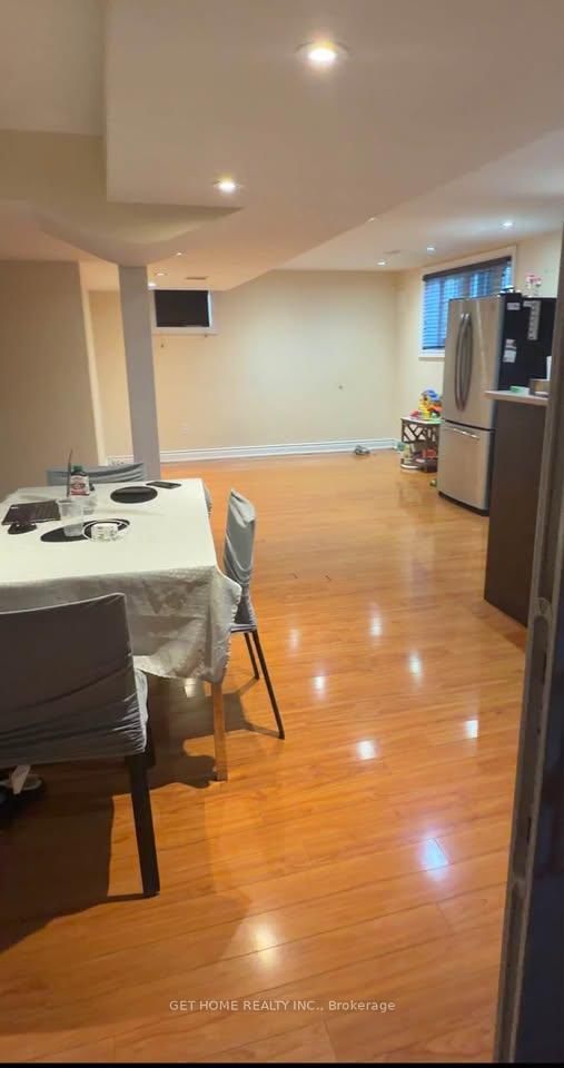 Lower - 18 Hiking Crt, Brampton, L6Y 0M6 | Image 3