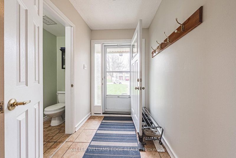 60 - 1576 Newlands Cres, Burlington, L7M 1V6 | Image 2