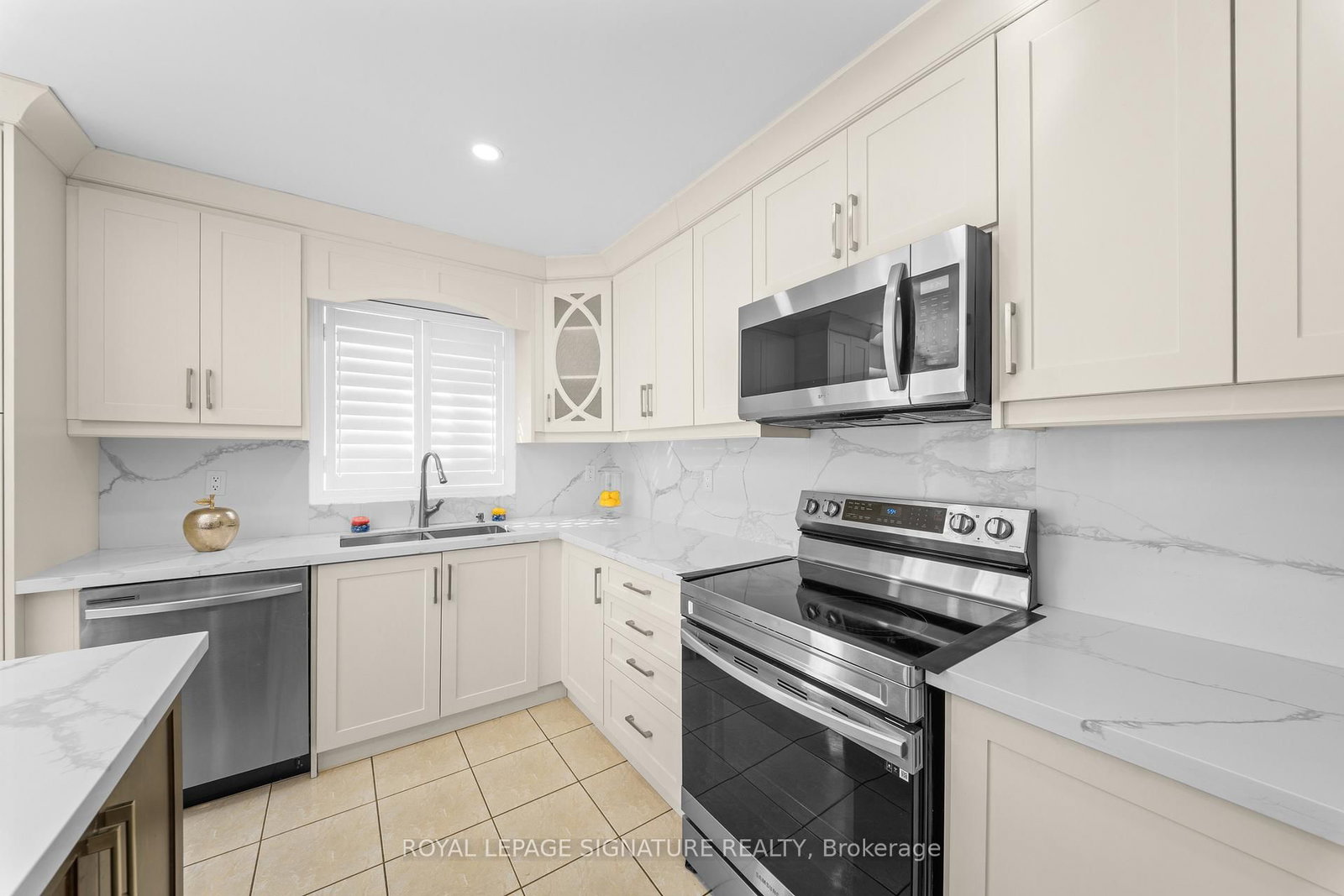 16 Newark Way, Unit Main/Upper - Photo 11