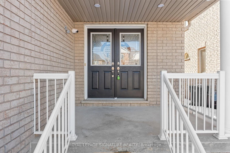 Main/Upper - 16 Newark Way, Brampton, L7A 2V1 | Image 2