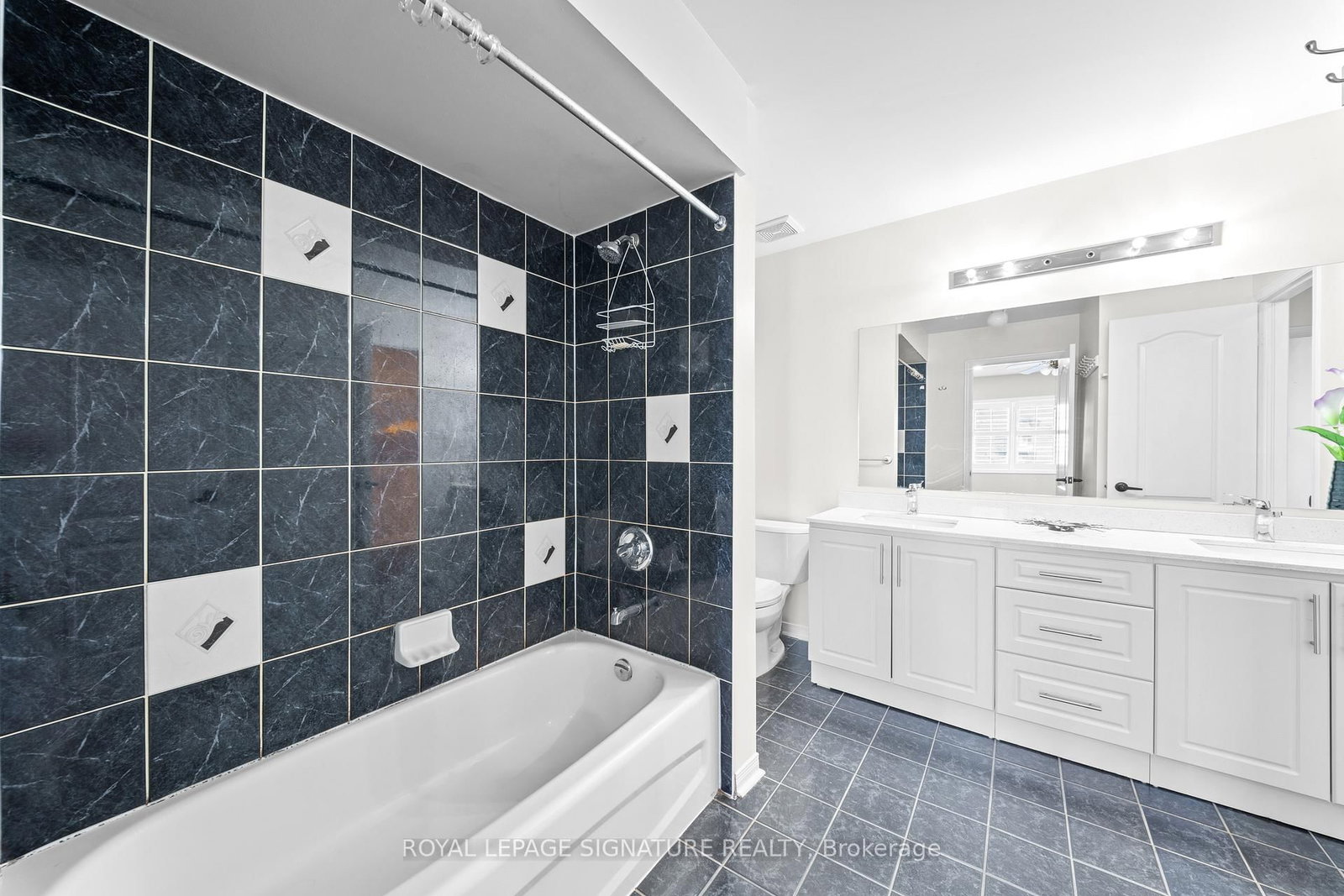 16 Newark Way, Unit Main/Upper - Photo 27