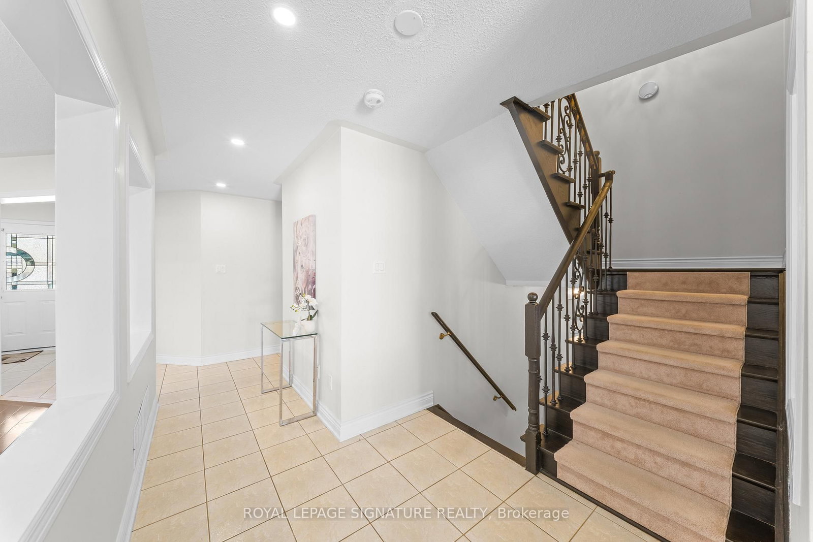 16 Newark Way, Unit Main/Upper - Photo 8