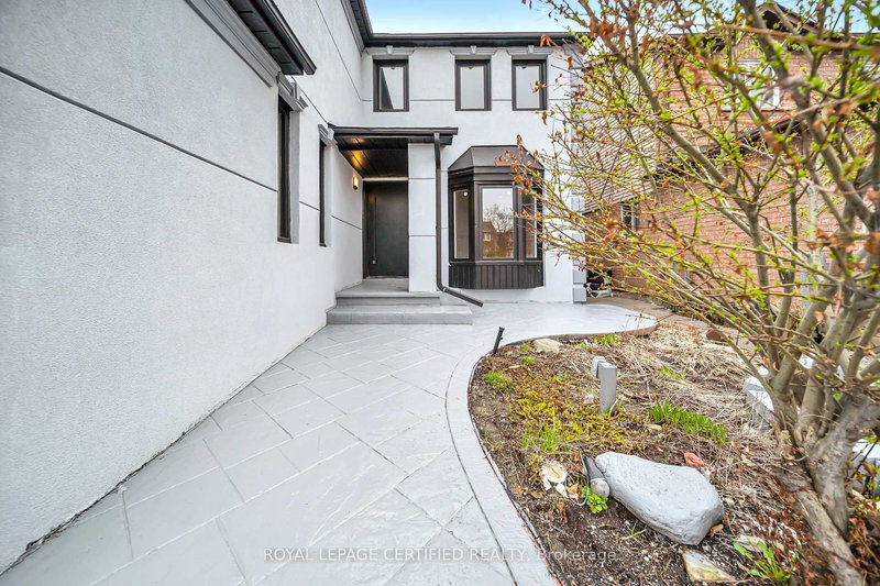 6062 Prairie Circ, Mississauga, L5N 5C5 | Image 2