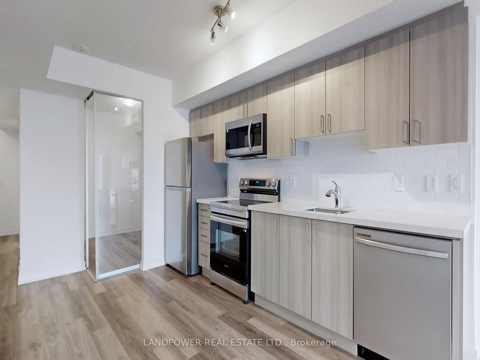 556 Marlee Avenue, Unit 528 - Photo 9