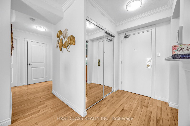 1007 - 362 The East Mall Rd, Toronto, M9B 6C4 | Image 3