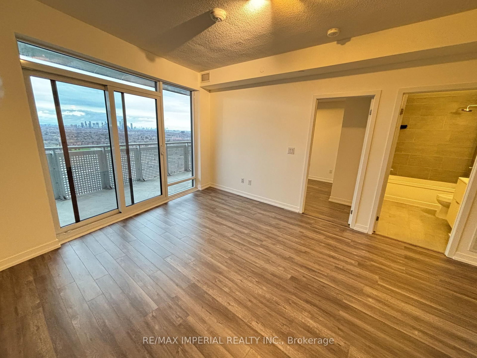 2520 Eglinton Avenue W, Unit 1607 - Photo 10