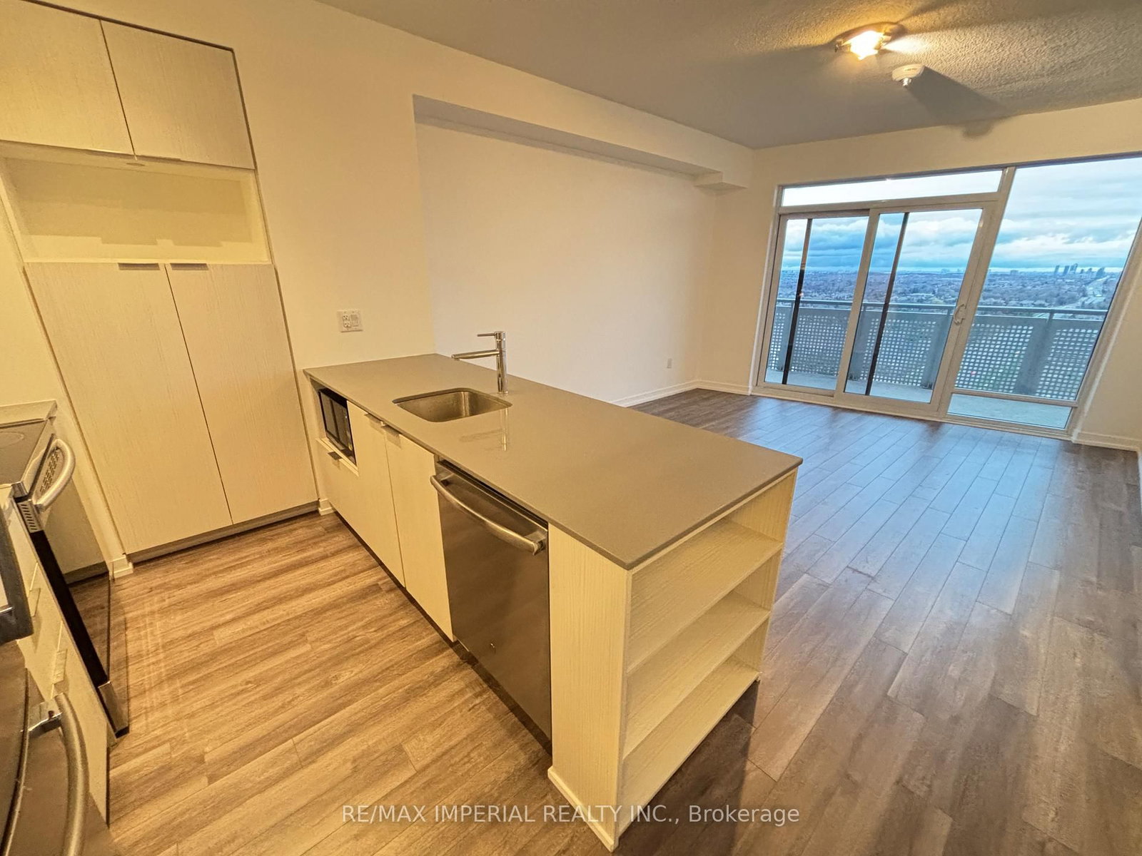 2520 Eglinton Avenue W, Unit 1607 - Photo 6