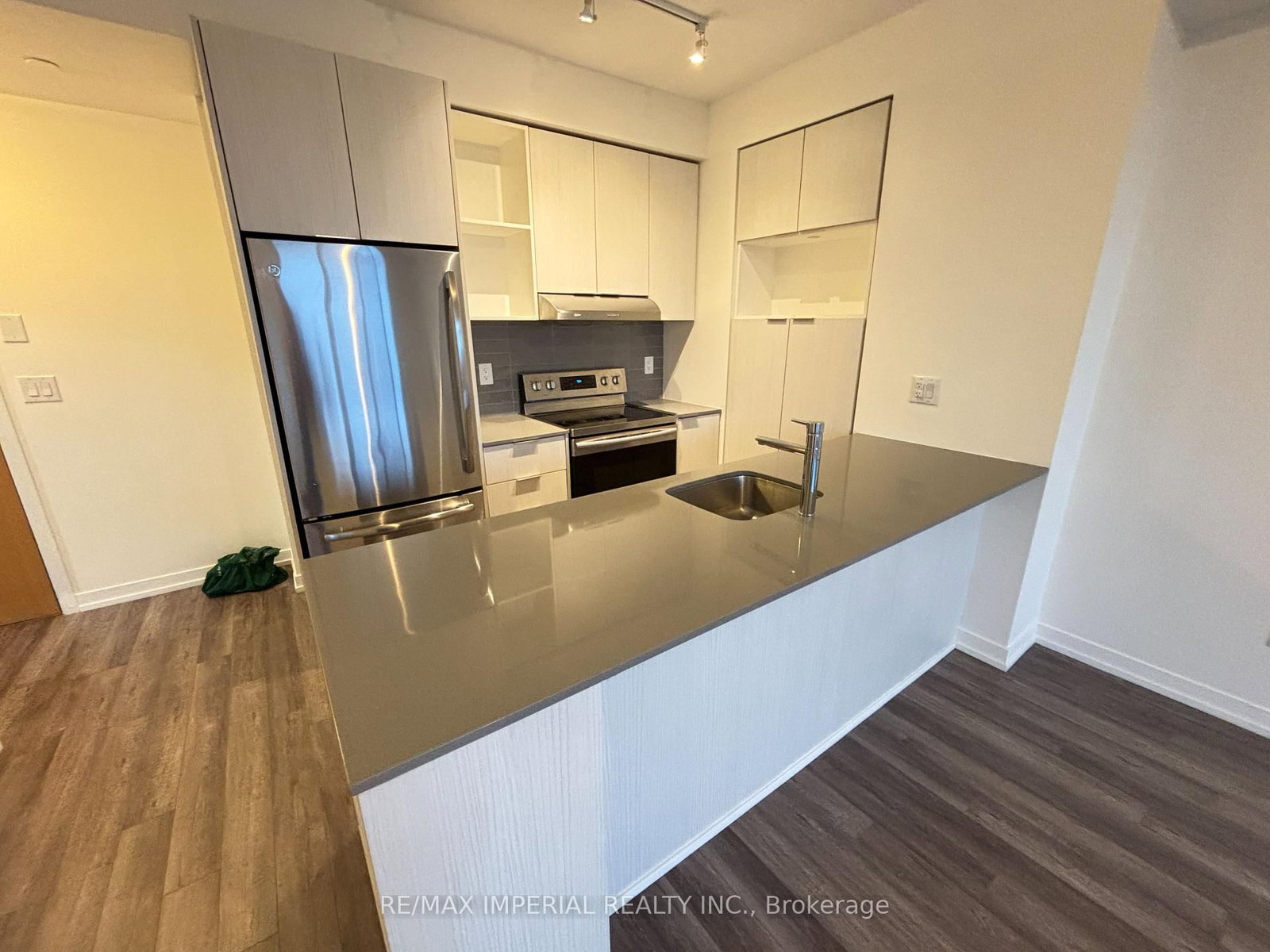 2520 Eglinton Avenue W, Unit 1607 - Photo 7