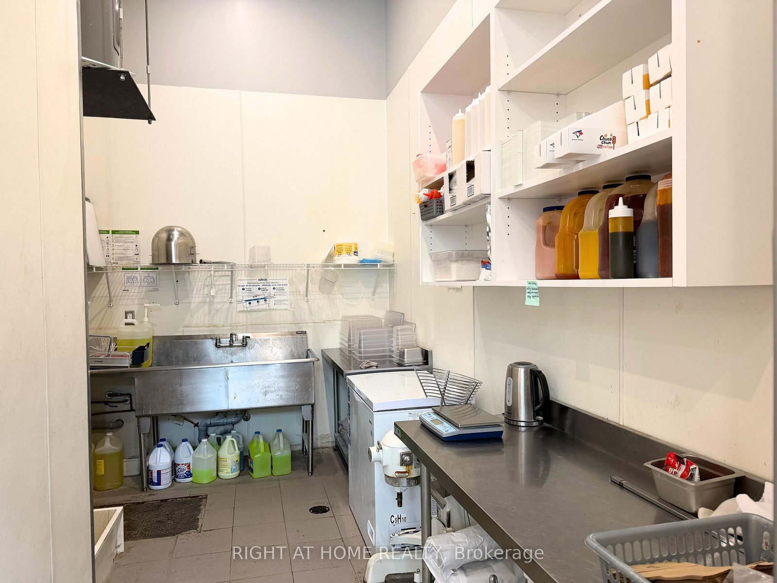 90 Weston Road, Unit J104 - Photo 8