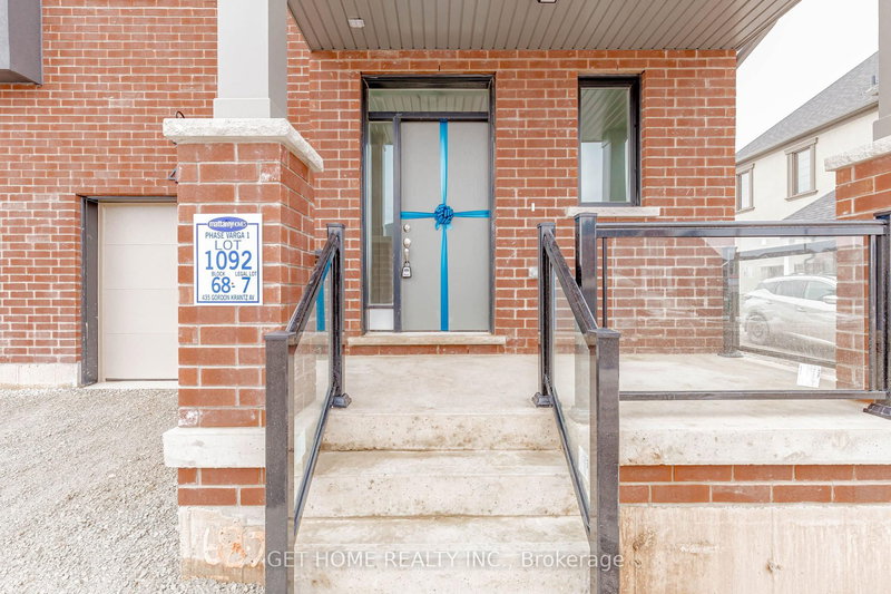 435 Gordon Krantz Ave, Milton, L9E 1W1 | Image 3