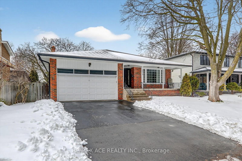 1719 Valentine Gdns, Mississauga, L5J 1H4 | Image 3