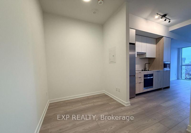 1007 The Queensway Way, Unit 505 - Photo 3