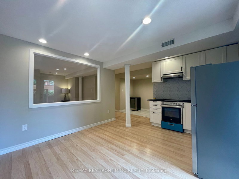 Lower - 5555 Lockengate Crt, Mississauga, L5R 3M8 | Image 3