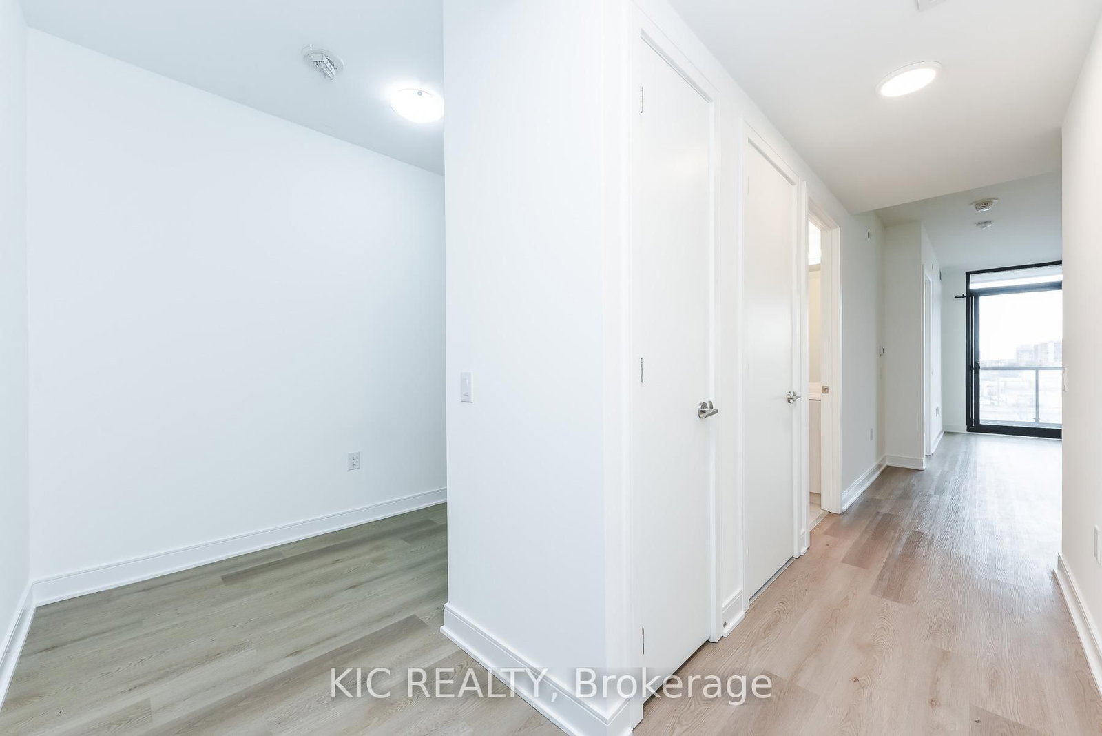 86 Dundas St. Street E, Unit 323 - Photo 10