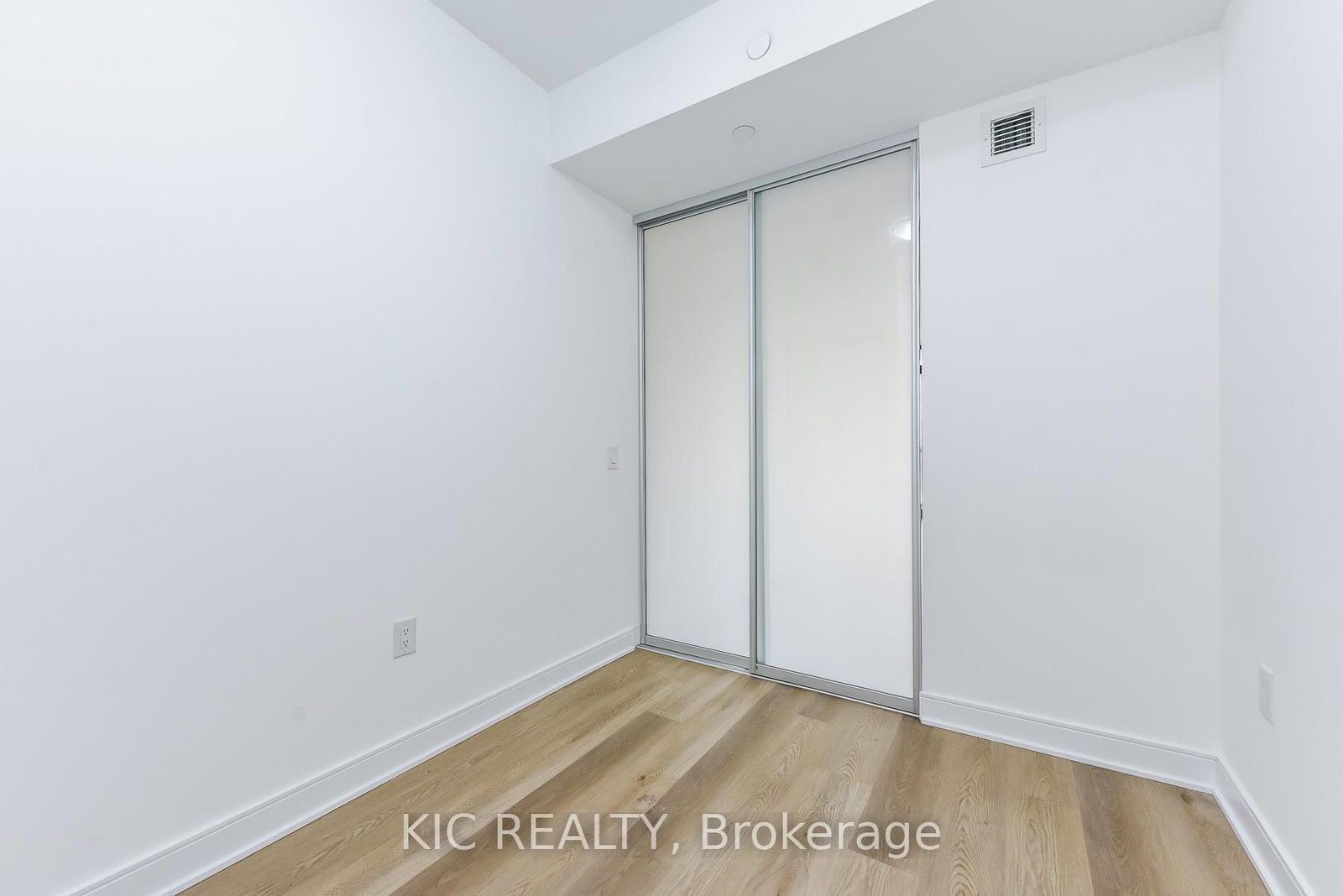 86 Dundas St. Street E, Unit 323 - Photo 18