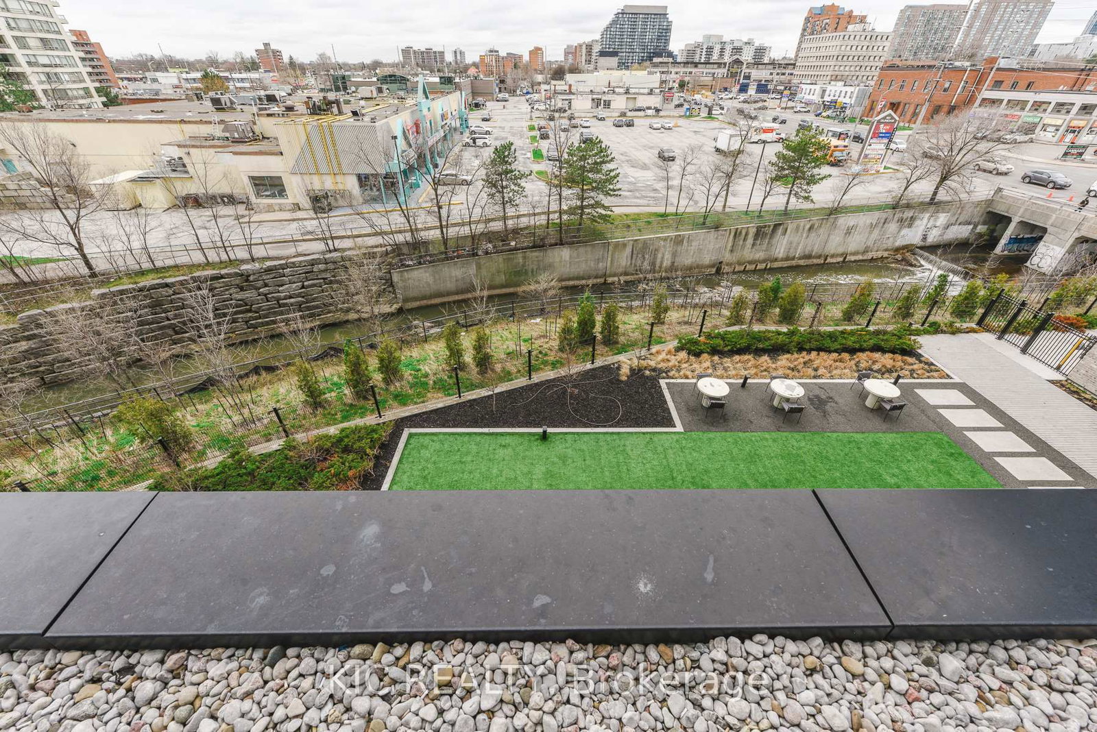 86 Dundas St. Street E, Unit 323 - Photo 32