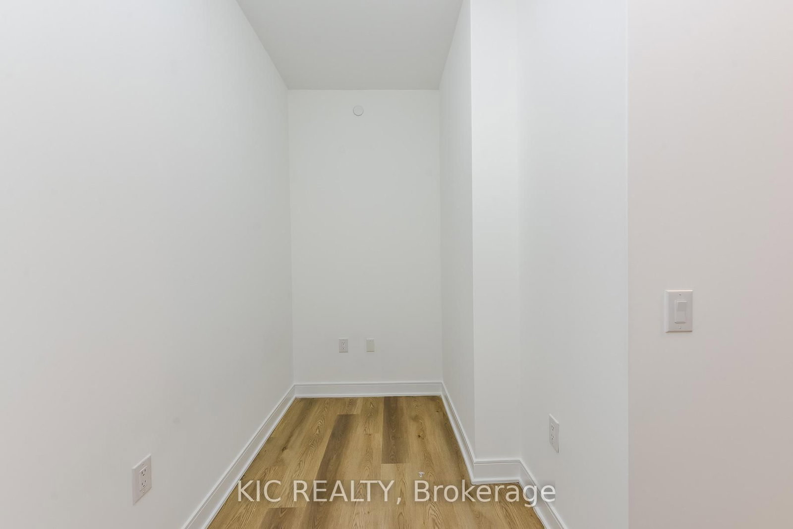 86 Dundas St. Street E, Unit 323 - Photo 8