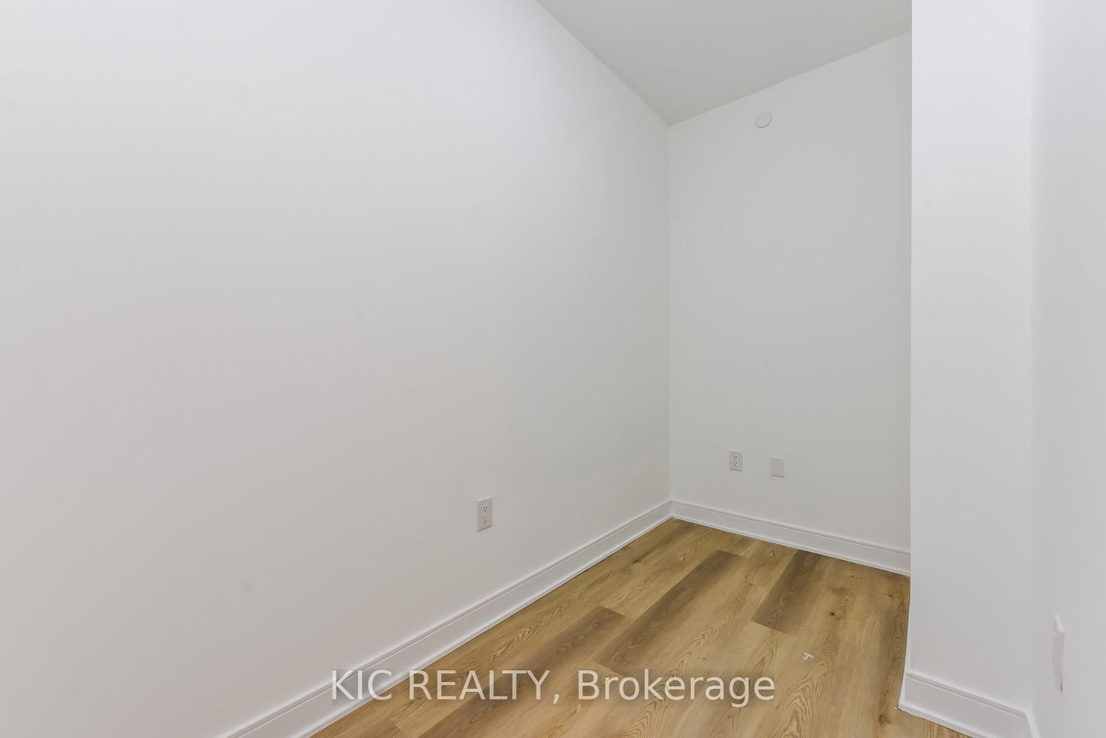 86 Dundas St. Street E, Unit 323 - Photo 9