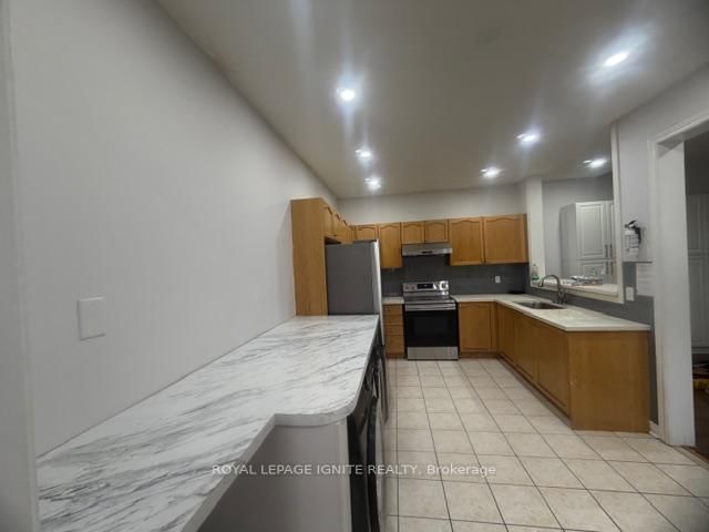 Main - 110 Pantomine Blvd, Brampton, L6Y 5P1 | Image 2