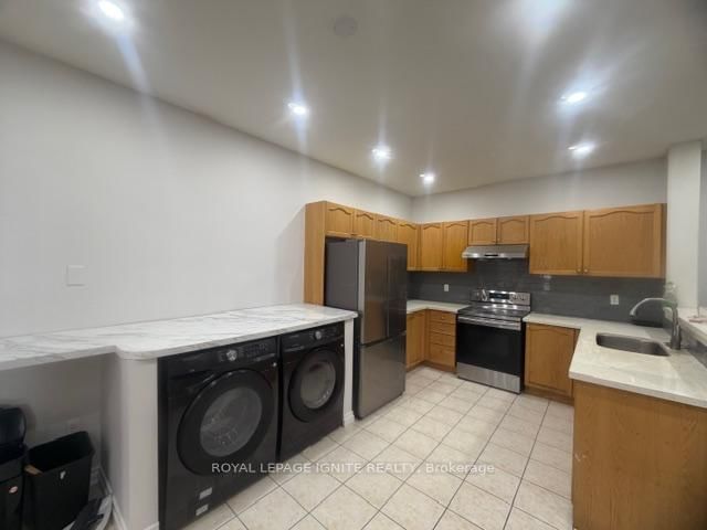 Main - 110 Pantomine Blvd, Brampton, L6Y 5P1 | Image 3