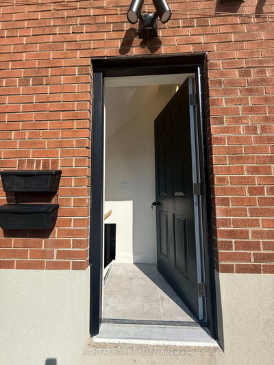 1B-15 Arrowsmith Avenue, Toronto, Ontario image-0-1