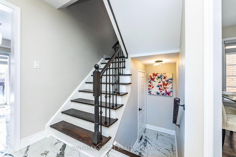 54 Beresford Cres, Brampton, L6P 2M2 | Image 2