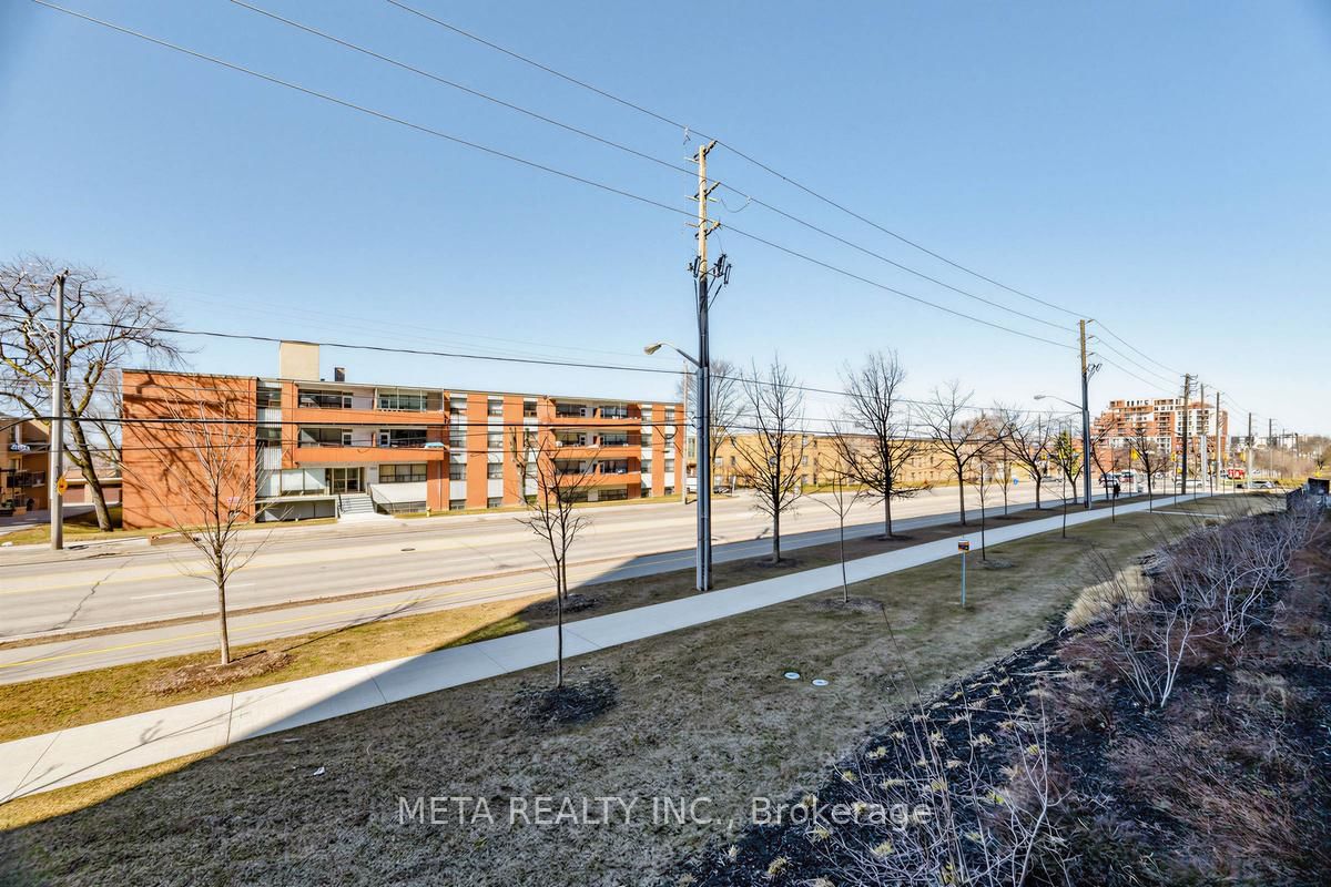 50 George Butchart Drive, Unit 108 - Photo 27