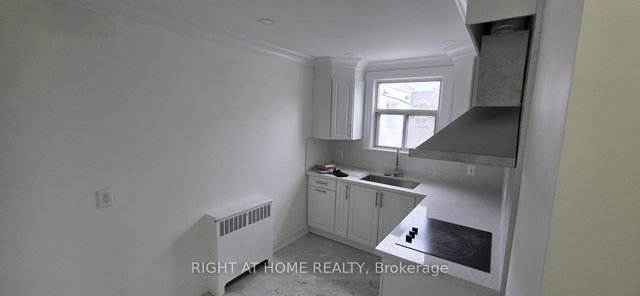 01 - 1782 JANE Street S