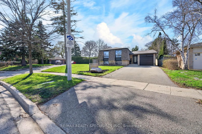 2601 Windjammer Rd, Mississauga, L5L 1H7 | Image 2