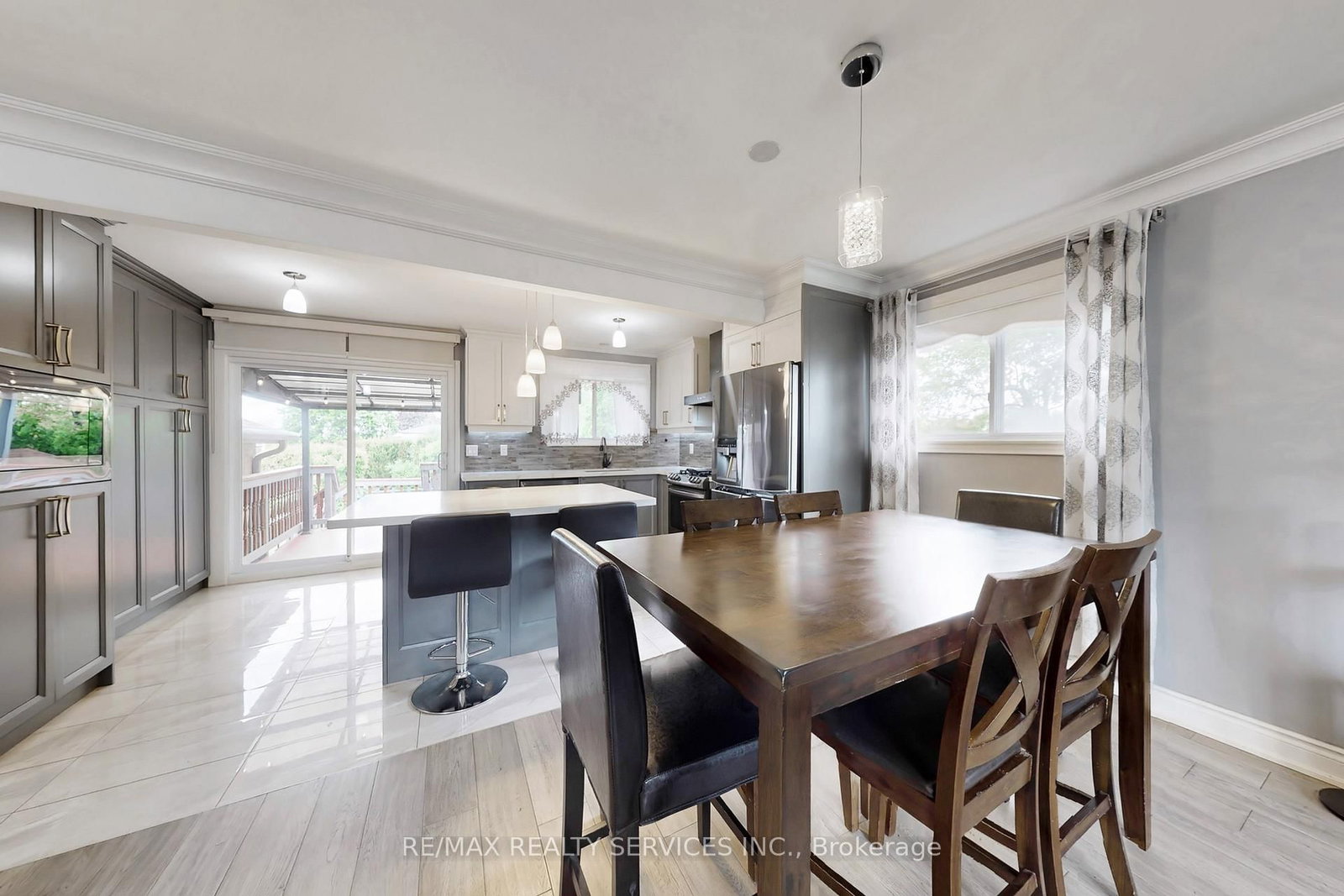 Detached House for sale at 53 Geneva Crescent, Brampton, Ontario, L6S 1K7 - Northgate - MLS: W13018422