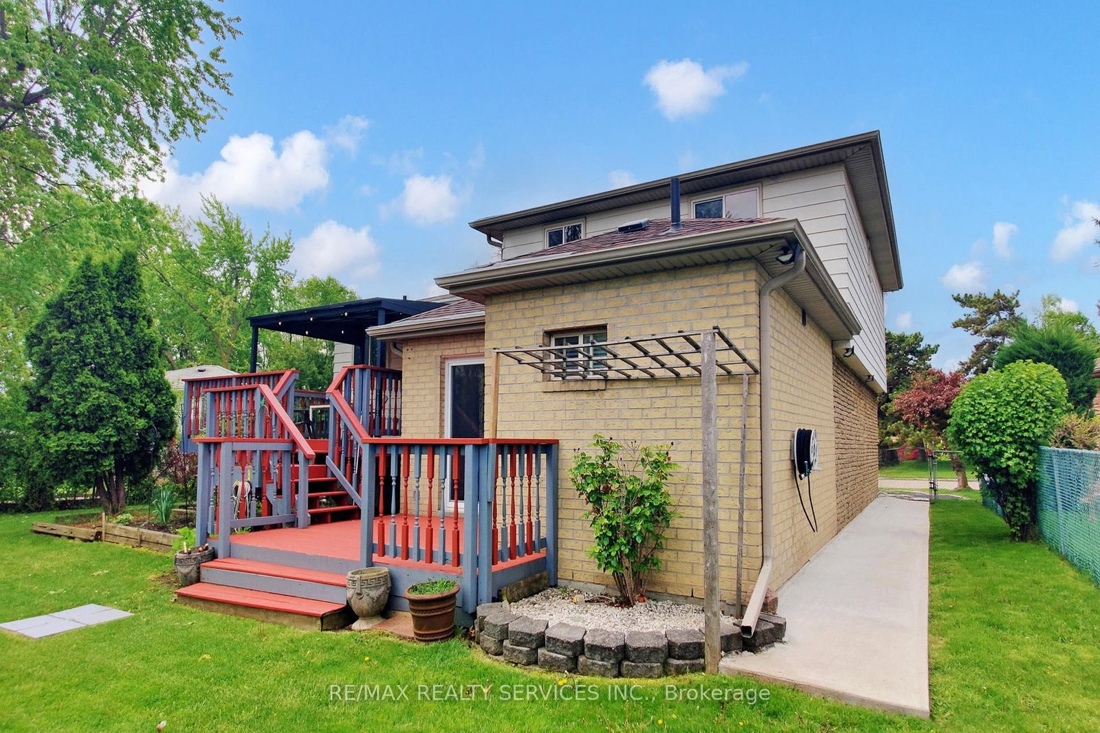 Detached House for sale at 53 Geneva Crescent, Brampton, Ontario, L6S 1K7 - Northgate - MLS: W13018422