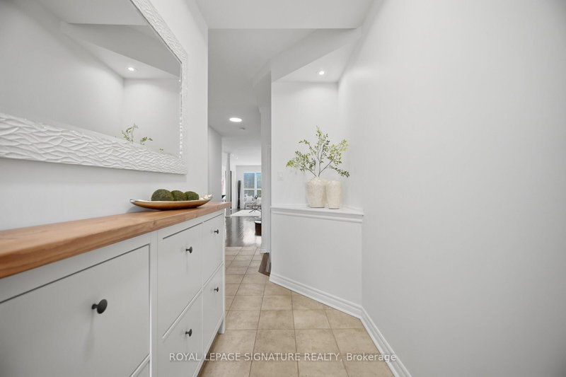 2386 Stone Glen Cres, Oakville, L6M 0C7 | Image 2