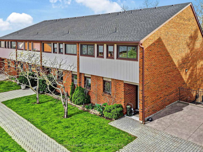 21 - 530 Falgarwood Dr, Oakville, L6H 1N3 | Image 2