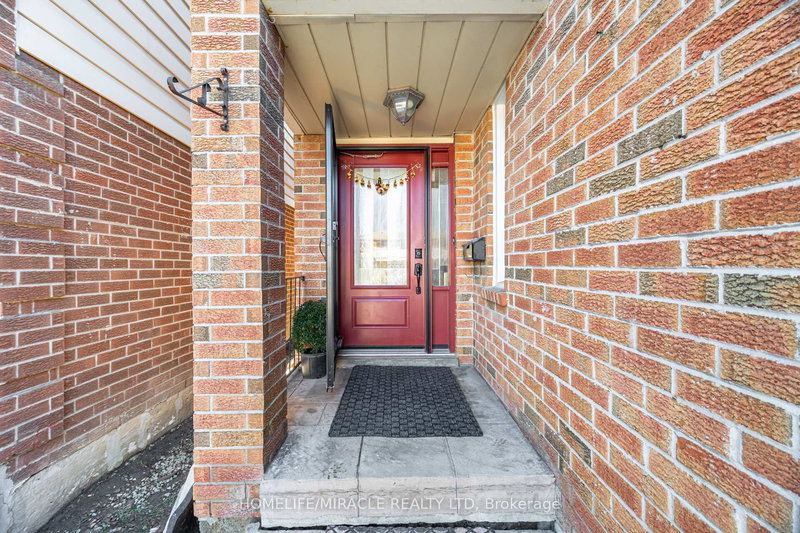 60 Trewartha Cres, Brampton, L6Z 1X4 | Image 3