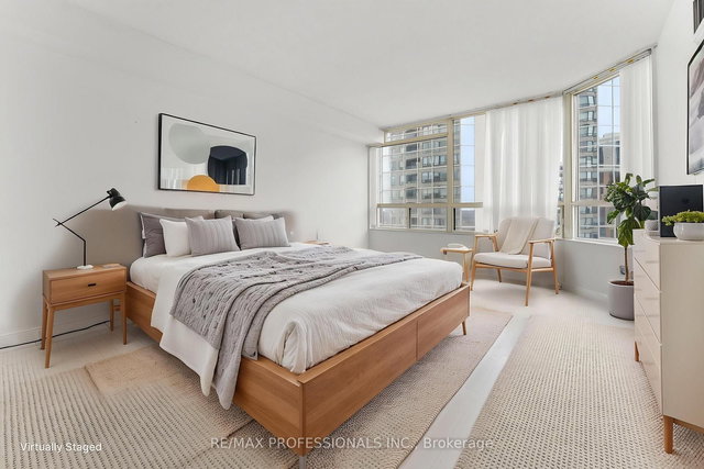 910 - 1 Aberfoyle Crescent