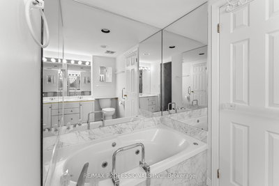 910-1 Aberfoyle Crescent, Toronto, Ontario image-0-4