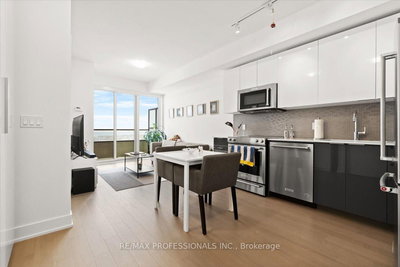 3920-30 Shore Breeze Drive, Toronto, Ontario image-0-2