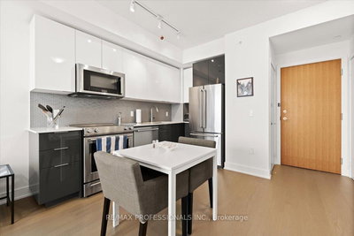 3920-30 Shore Breeze Drive, Toronto, Ontario image-0-4