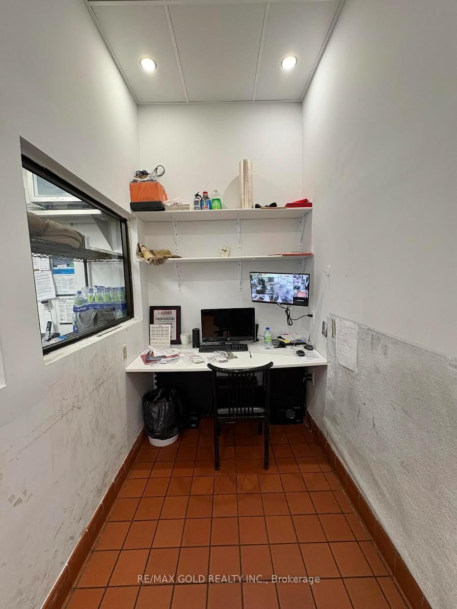 573 Rogers Road, Unit 4 - Photo 11