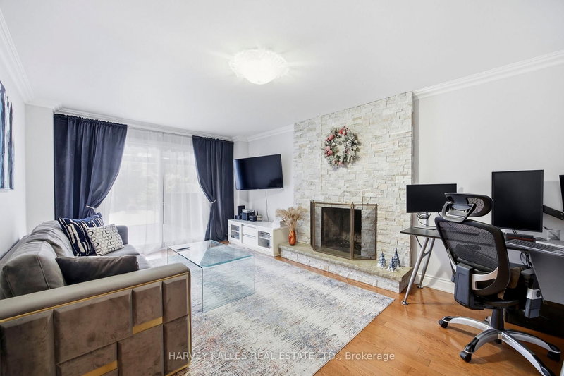 682 Willowbank Tr, Mississauga, L4W 3L8 | Image 3